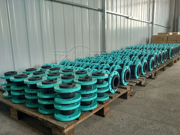 簡(jiǎn)述扣槽橡膠接頭和翻邊橡膠接頭的區(qū)別